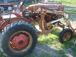 antique_140_farmall_tractor_6000_hutto_12623407.jpg