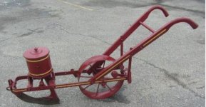 antique planter.JPG